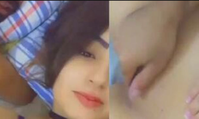 Girlfriend Ki Chut Me Ungli Krvayi Porn Videos