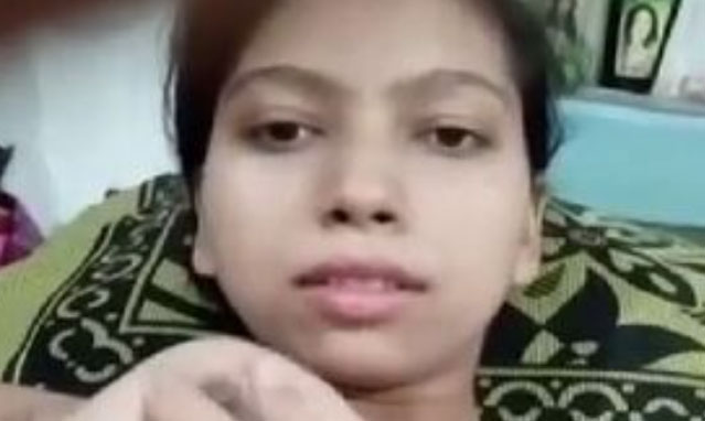 Sarla Bhabhi Apne Boobs Dabati Hui Porn Videos