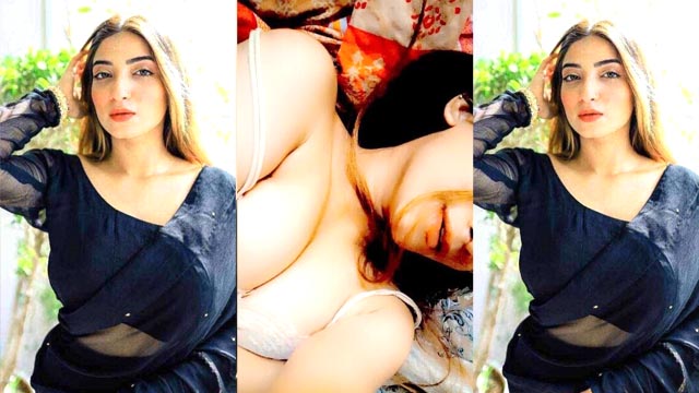 Pakistani Sexy Girlfriend Teasing Showing Boobs Her Boyfriend
